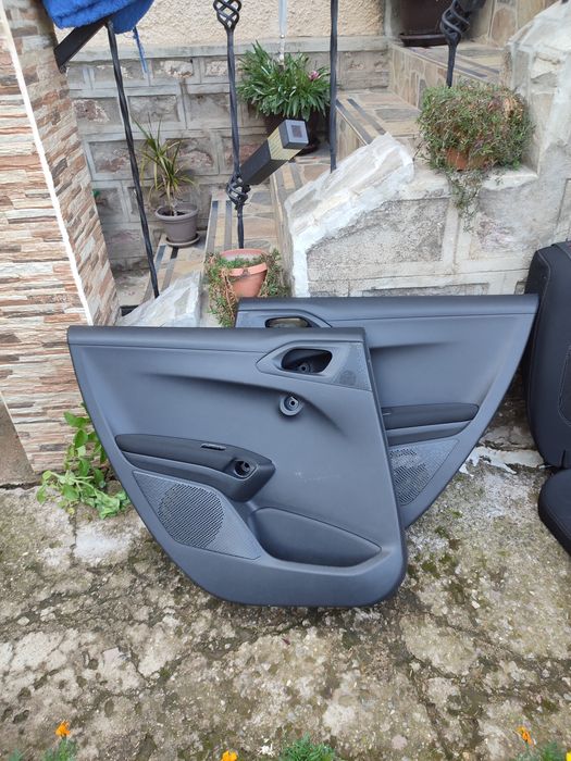 Предна дясна, задните седалки и корите комплект от Пежо 2008