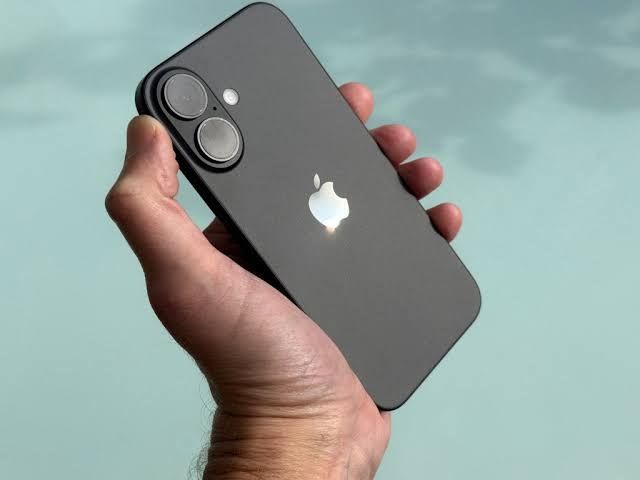 Продам Apple iPhone 16 128gb black