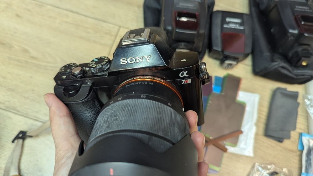 Sony A7R фотоапарат + обектив 28-70(FE 3,5-5,6) + подаръци
