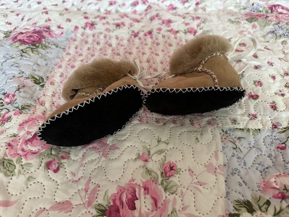 Бебешки топлинки от естествена кожа