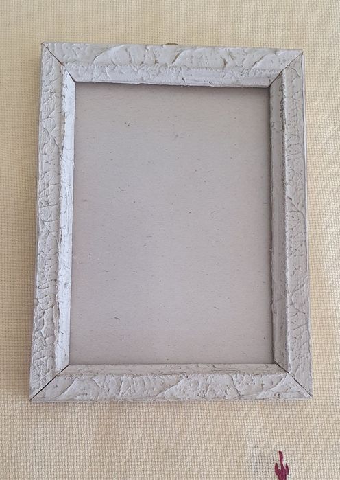 Запазени ретро картини с красиви дървени рамки