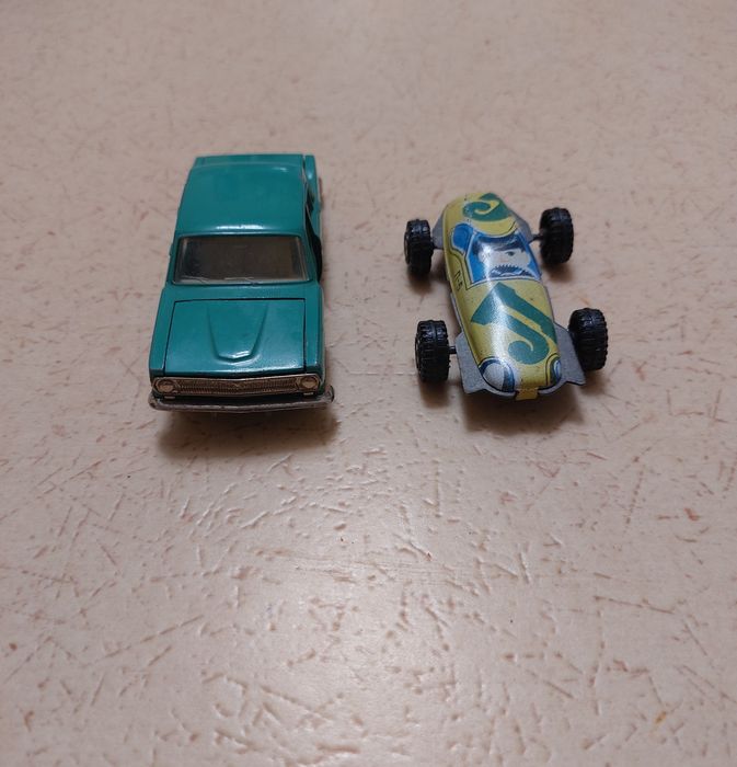 Метални колички: matchbox и руски