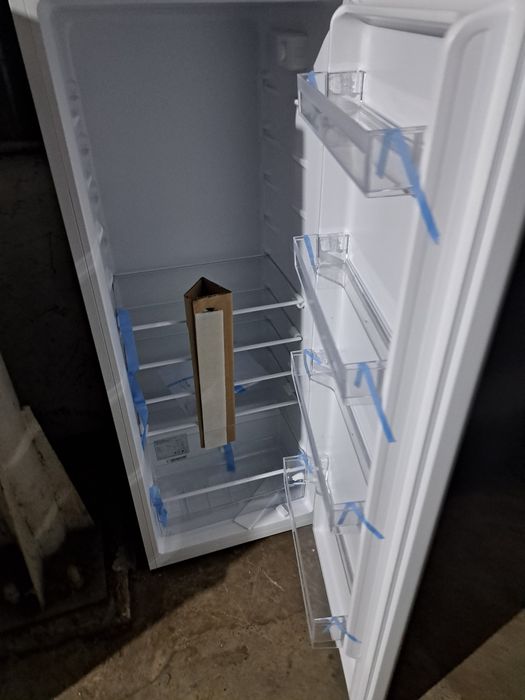 Нов хладилник/охладител Bomann 242 литра