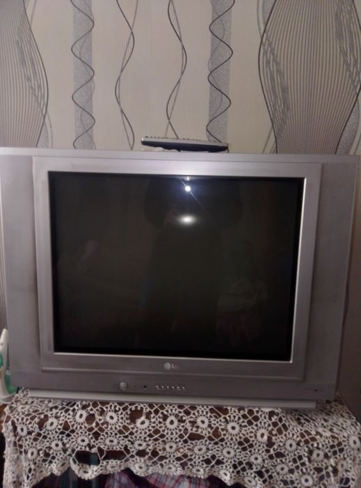 Продам телевизор, не дорого!