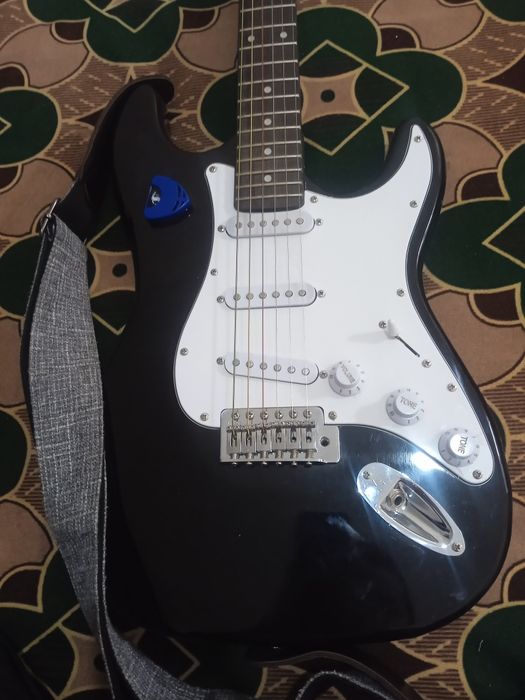 Elektra solo gitara bor .