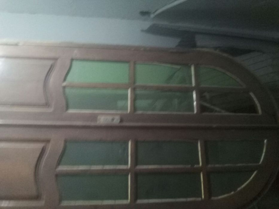 B U eshik derazalar sotiladi