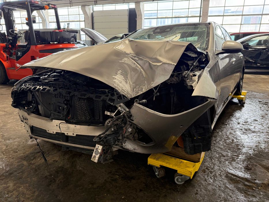 Mercedes C300e 4matic avariat pret fix