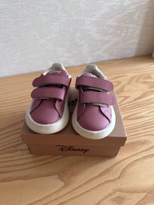 Продам детские кроссовки adidas