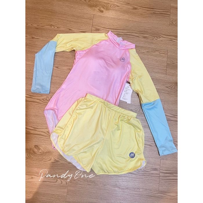 Купальник с длинными рукавами и шортиками. Новая.