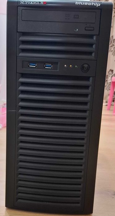 Server Supermicro Epyc 7313P AI Broadcom 9560 U2 retea 10gb H12SSL-CT