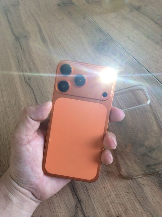 iPhone 11 Внутри — 11. Снаружи — уже 17 Pro