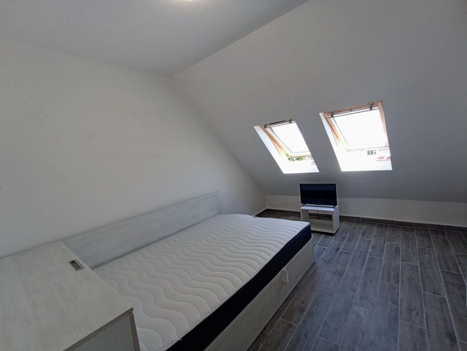 Дава се под наем Тристаен апартамент в Бургас, Възраждане - 100 кв.м за 561 € - Снимка #8