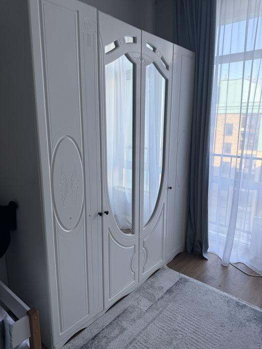 Шкаф 4-х дверный