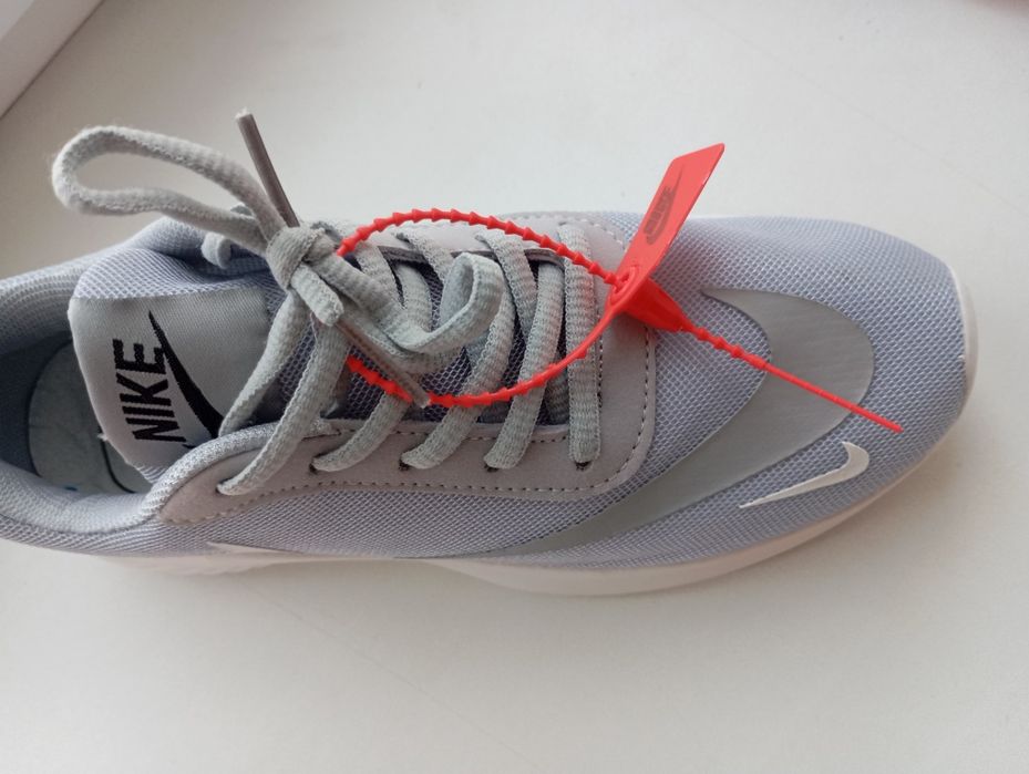 Найк кроссовки  .