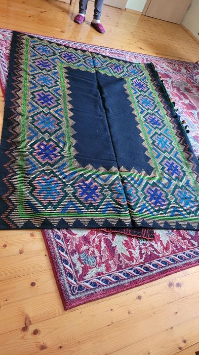 Covoare tesute manual - lână, materiale si vopsele naturale,