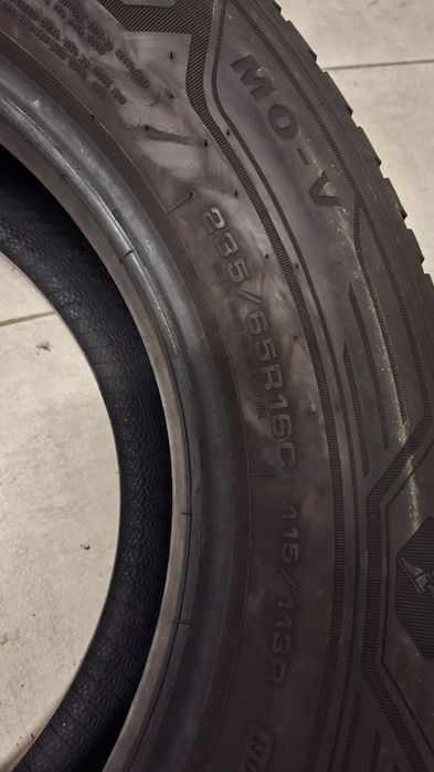 Всесезонна бусова гума  GoodYear 235 65 16С