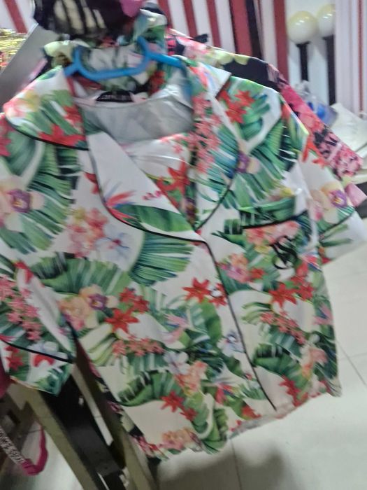 Продават се пижами Victoria's Secret