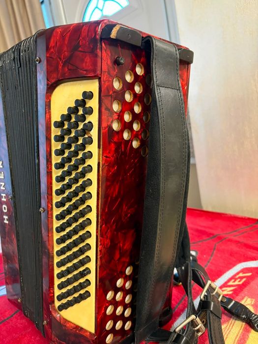 Acordeon Hohner 80 basi
