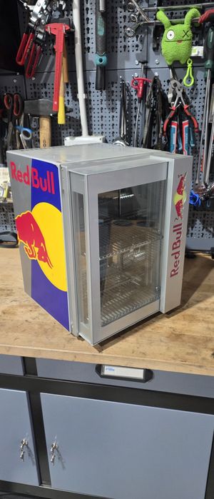 Mini - frigider Redbull iluminat