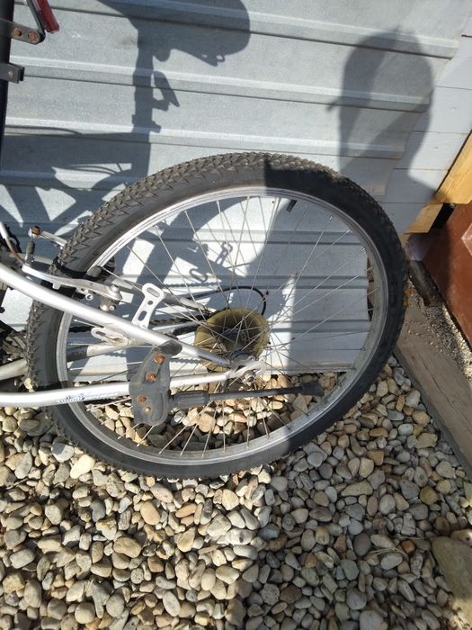 Bicicleta solida aproape noua