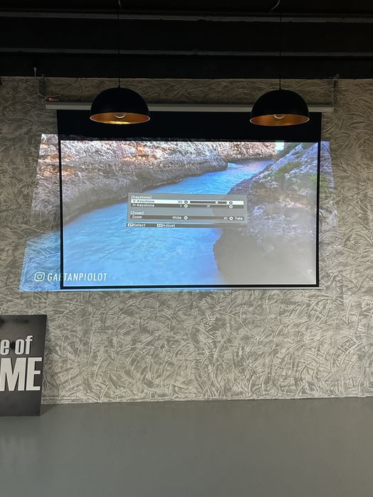 Homcom Ecran Motorizat Proiector – Cu Telecomanda, Ideal pentru Acasa