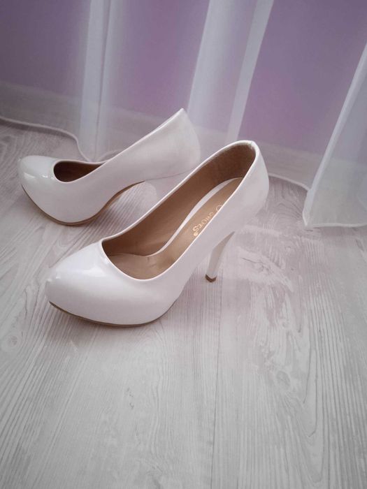 Дамски обувки за сватба или друг празник