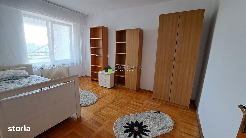 Penthouse 4 camere, mobilat si utilat modest, strada Toamnei