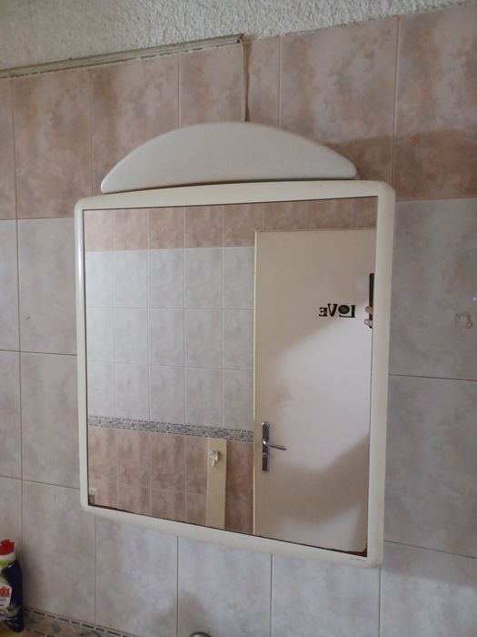 Огледален шкаф за баня с осветление