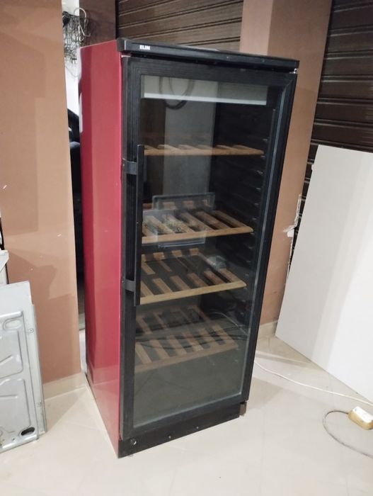 Охладител /витрина за Вино
