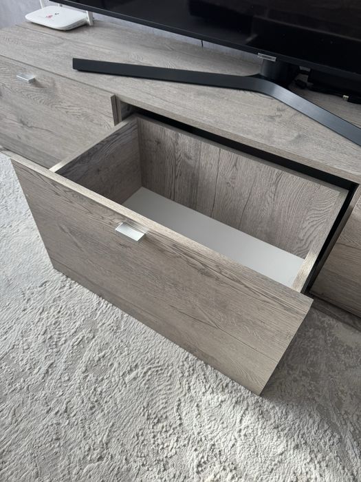 Продам тумбу под телевизор