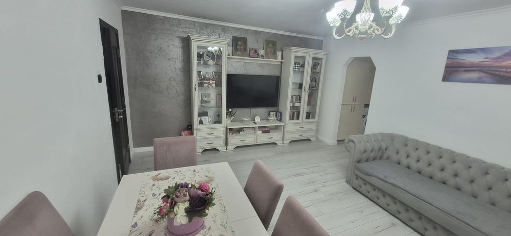 Vând apartament in zona Lama cu o suprafață de 72 mp la etajul 2