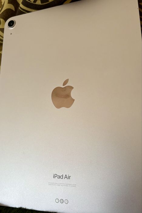 Продам iPad air 5