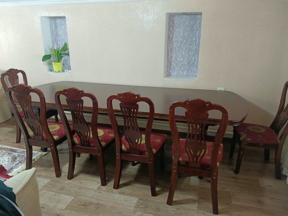 Продаю овальный стол с 6 стульями