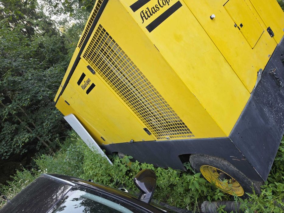 De vanzare compresorul Atlas Copco XAHS 365 MD,  cu motor Mercedes și bloc compresor cu șurub. Presiune de lucru 12-14 bari cu debit de 22,0 m³/min.
