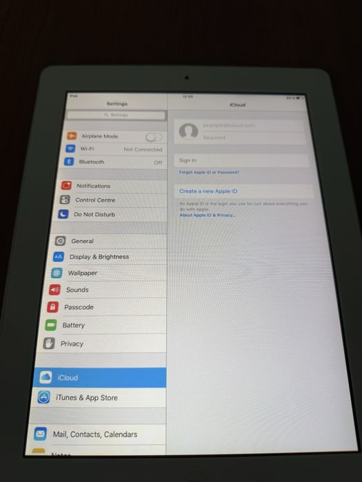 iPad 2  Stocare 64GB