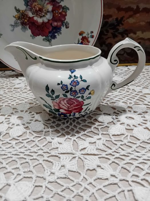 Villeroy I Boch. Супник,чинии за стена,чайник,латиера