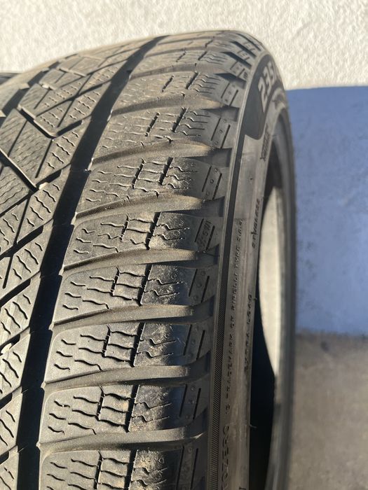 2 бр. зимни гуми 235/45/18 Pirelli DOT 4019 5,5 mm