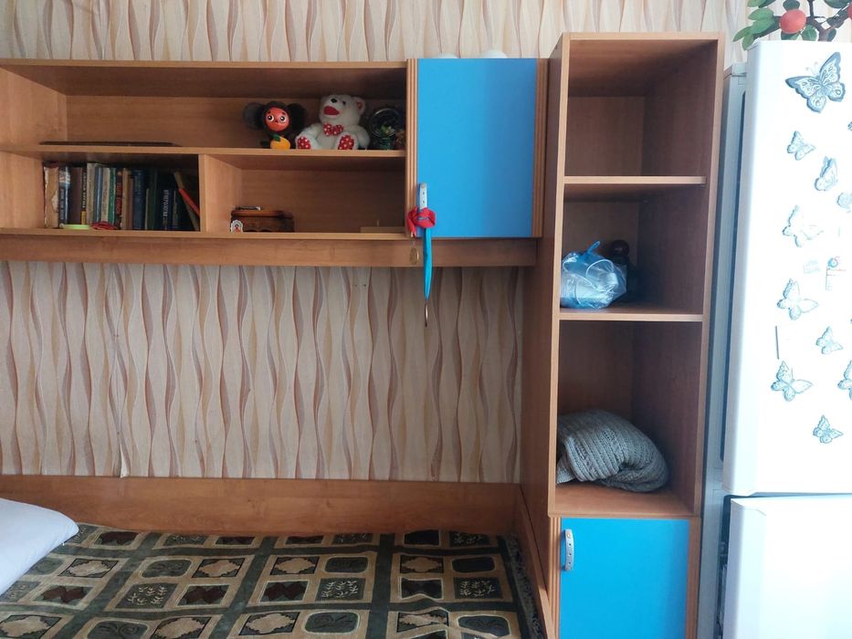 Продам детский гарнитур, стенку, кровать, уголок