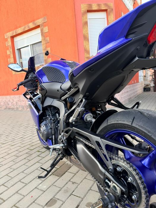 Motocicletă Yamaha R9