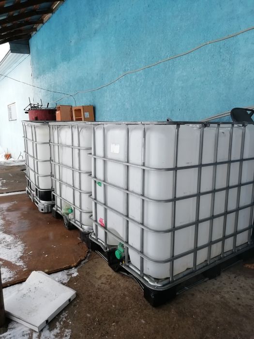 Продам бочки,еврокуб , 1 тонна,ёмкость для воды и других жидкостей..