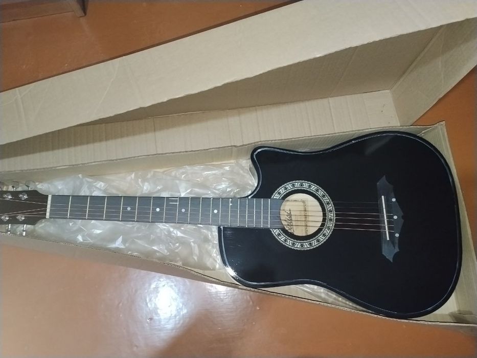 Гитара новая настроенная