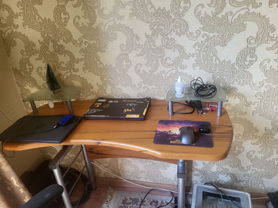 Продаётся компьютерный стол