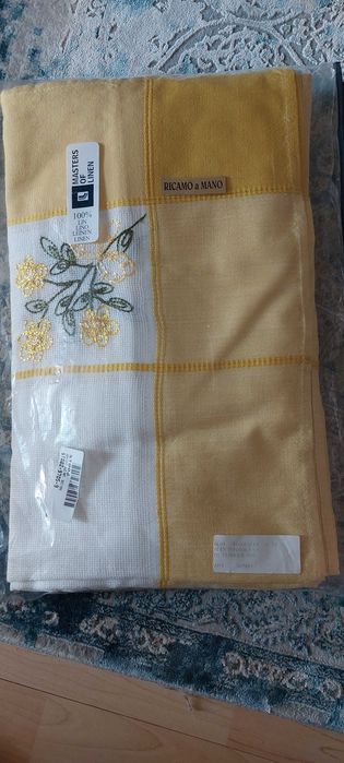 Fata de masa brodata manual