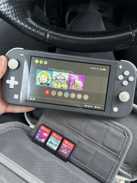 Nintendo Switch Lite (Grey) + 3 Игри (Pokémon Arceus & Violet) + Кейс