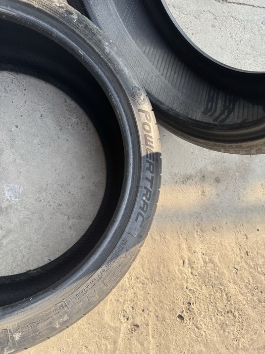 Шины летние 255/35/20