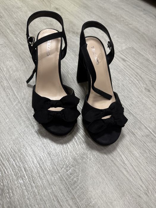 Туфли на каблуке, босоножки