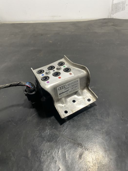 Bloc valve Audi A8 D3 suspensie aer perne aer Audi A8D3 2003-2010