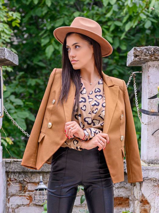 Дамско сако в цвят Camel