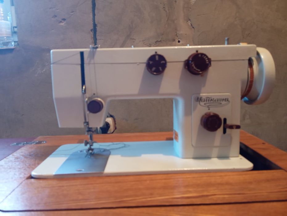 Продам швейную машинку