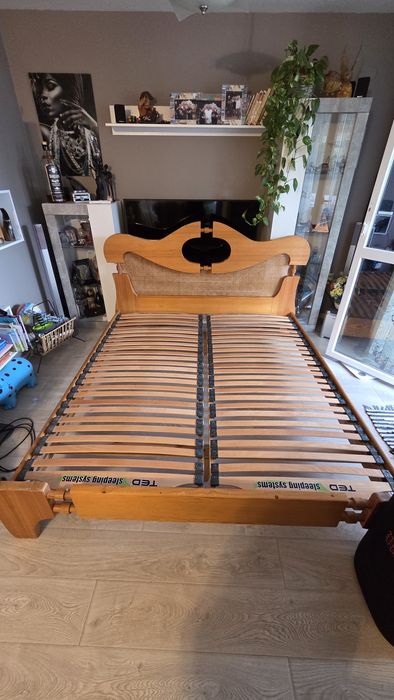 Легло с чекмедже и спалня